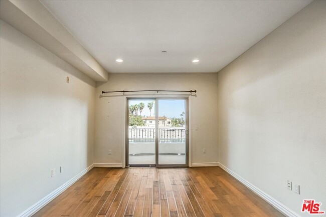 Building Photo - 1410 N Curson Ave