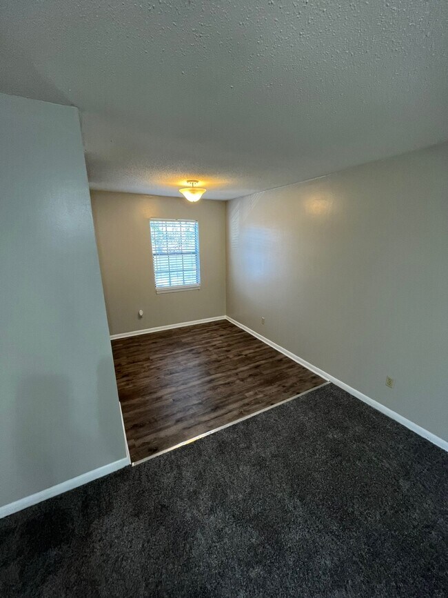 Building Photo - 300 Apache Dr