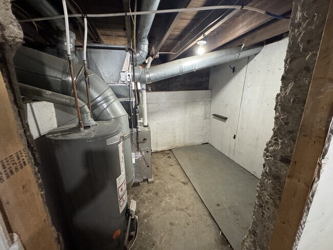 Building Photo - 206 N Sutphin St