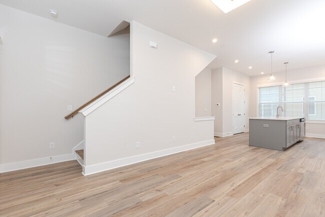 Building Photo - 84 Adore Ct SE