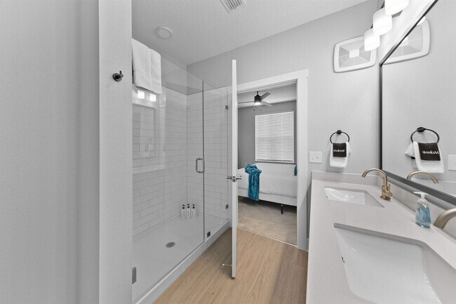 Building Photo - 11830 Buckfield Cir