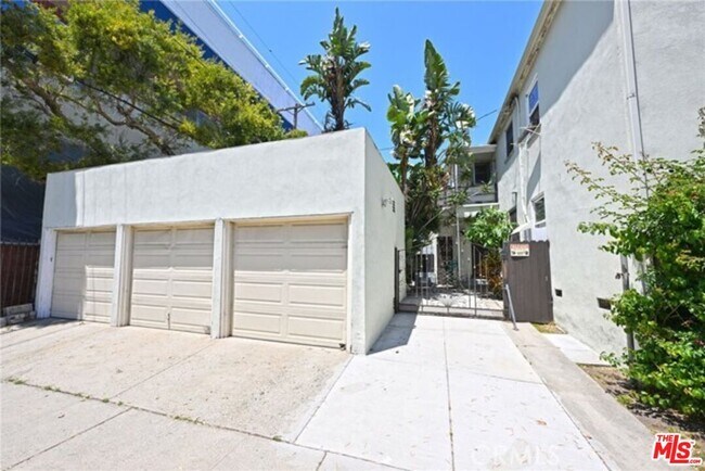 Building Photo - 11061 Ohio Ave Ave