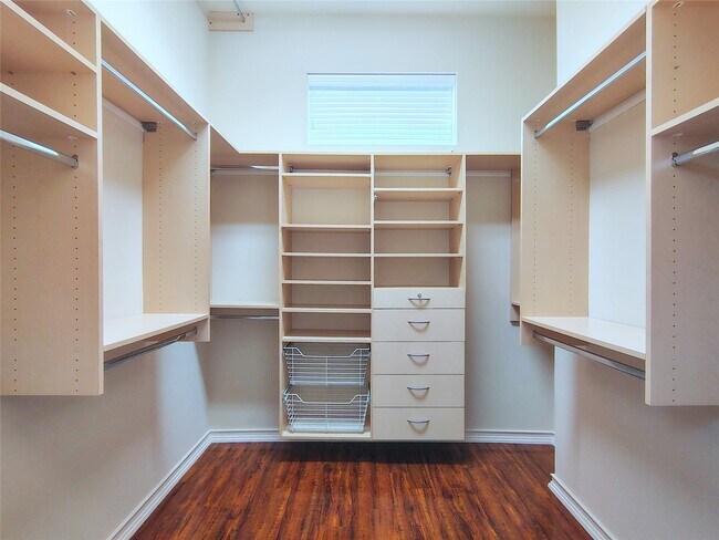Building Photo - 5606 Grandwood Ln