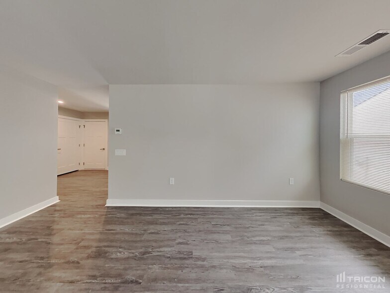 Building Photo - 215 Wellwood Way