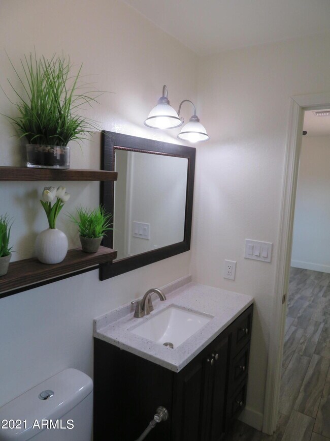 Building Photo - 2156 E Jerome Ave