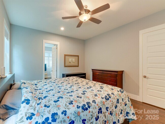 Building Photo - 3024 Yadkin Ave
