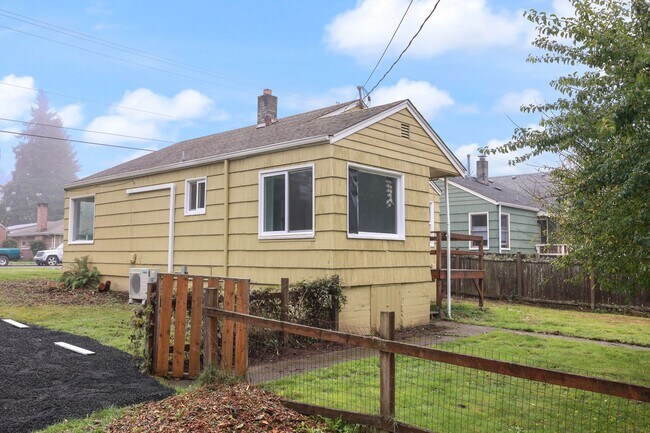 Building Photo - Eastside rambler with A/C, 2 bed 1 bath. Olympia School District.