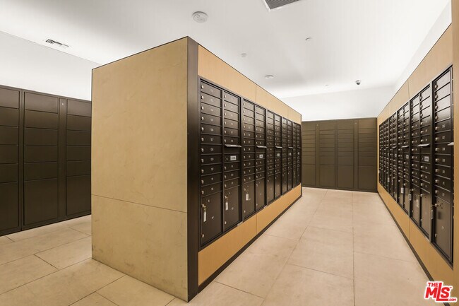 Building Photo - 889 Francisco St