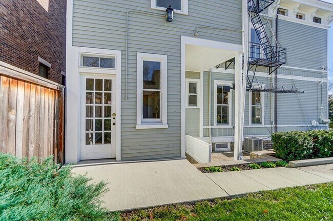 Building Photo - 2701 Cleinview Ave