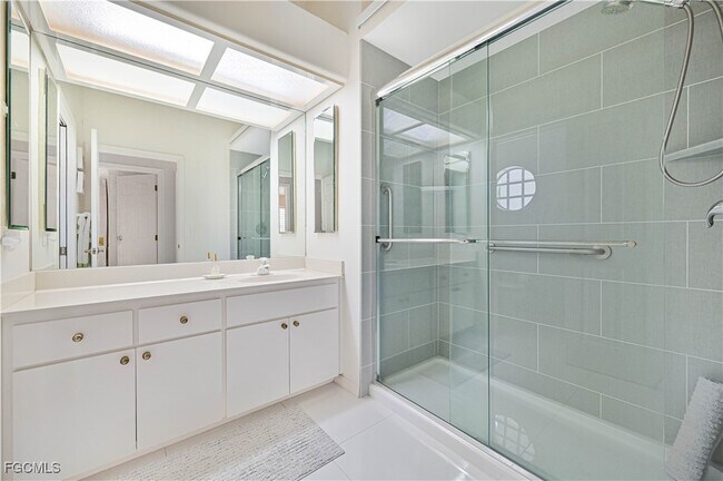 Building Photo - 3681 Lakemont Dr