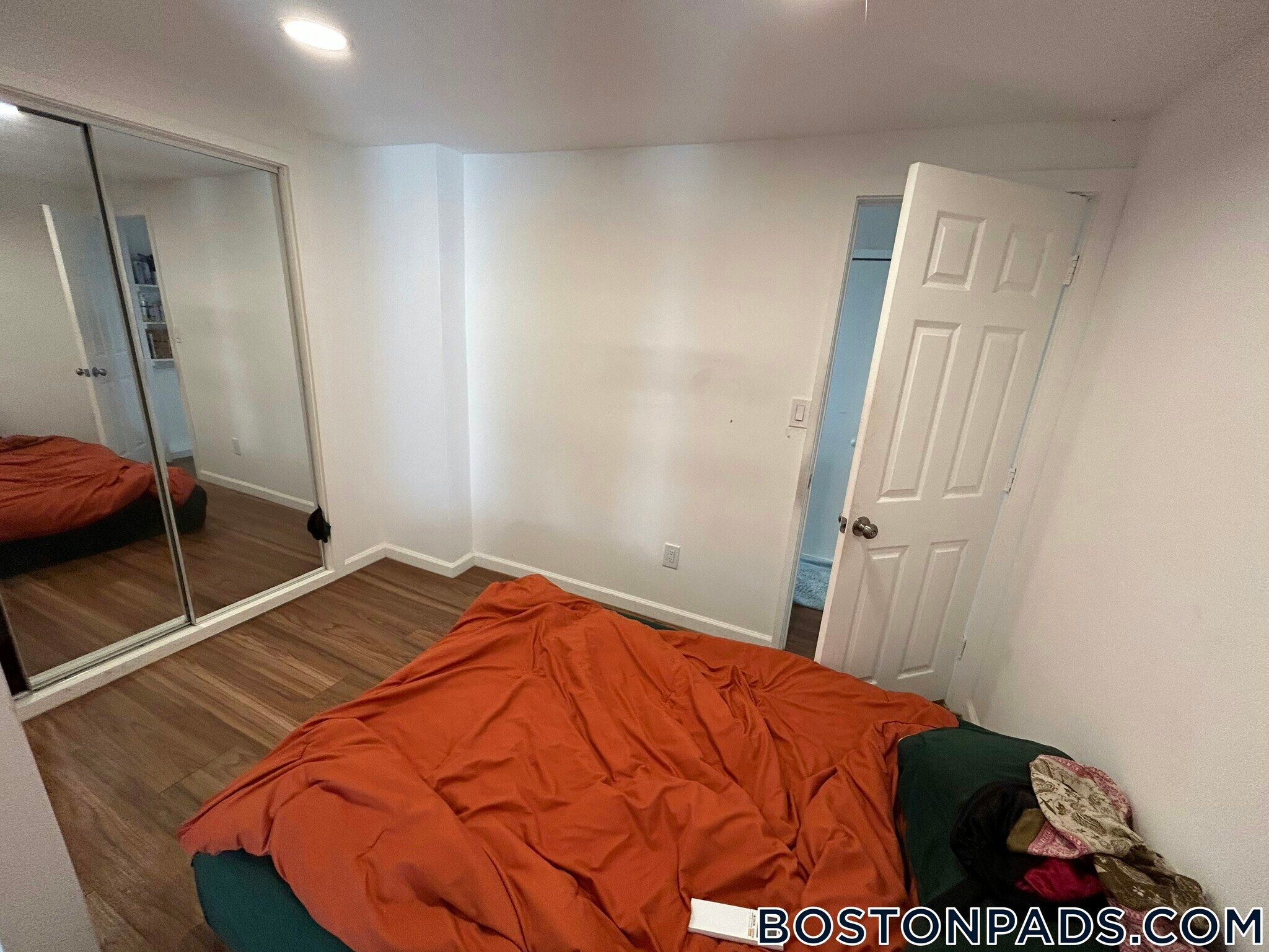 Building Photo - 688 Parker St