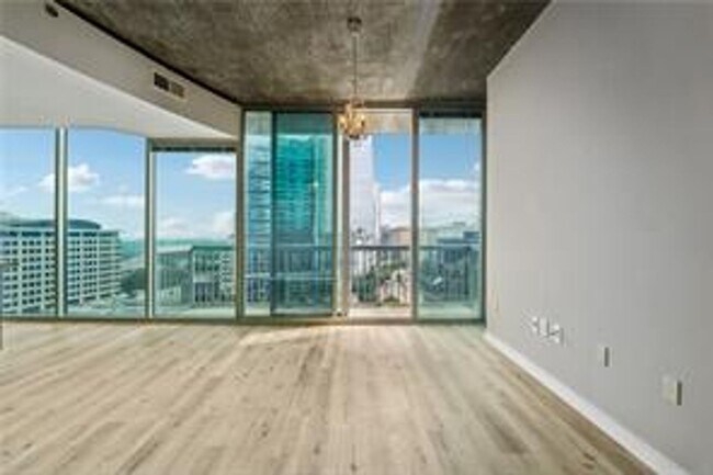 Building Photo - 1 Bedroom + 1 Bath with Views of Buckhead!