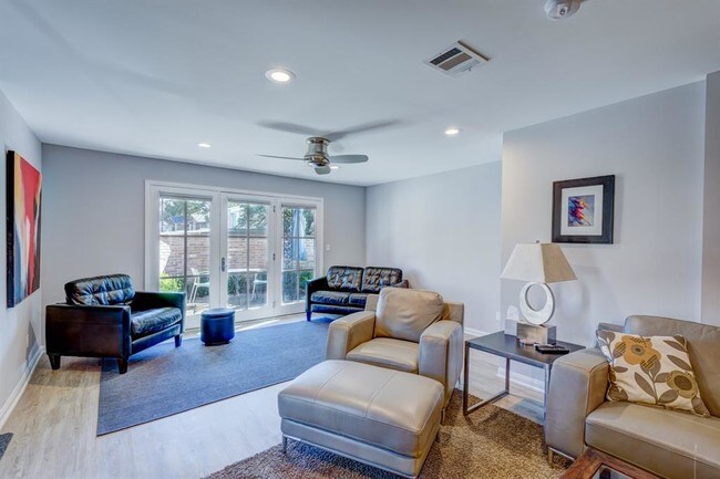 Building Photo - 668 S Ripple Creek Dr