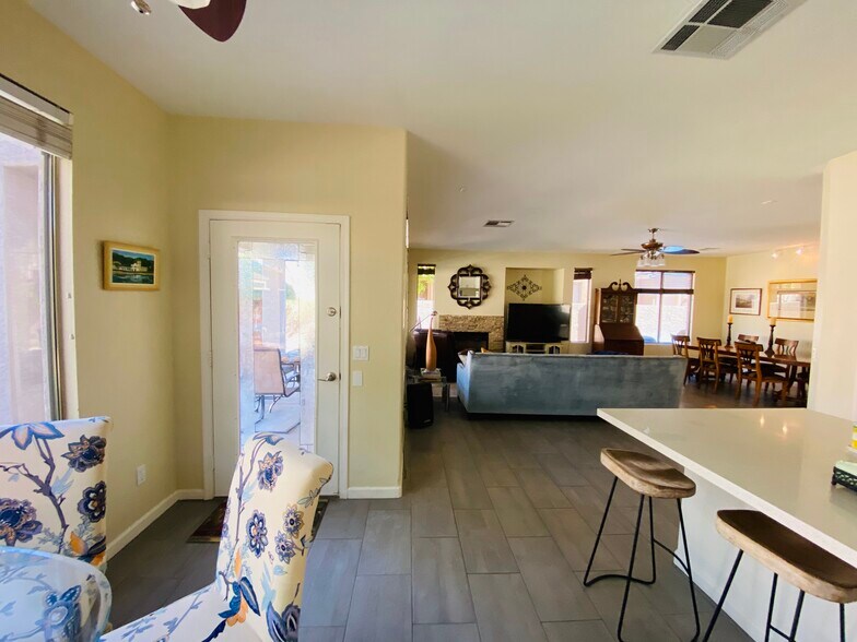 Building Photo - 6804 W Lone Cactus Dr