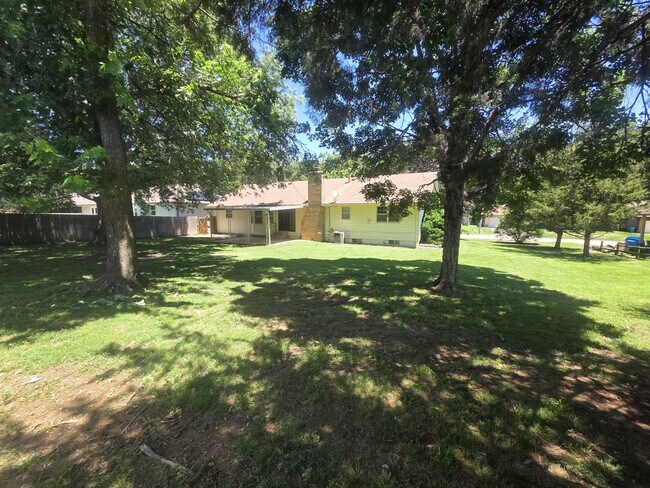 Building Photo - 2065 S Wellington Ave