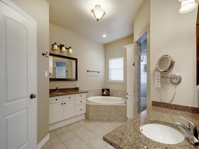 Building Photo - 1701 Spyglass Dr