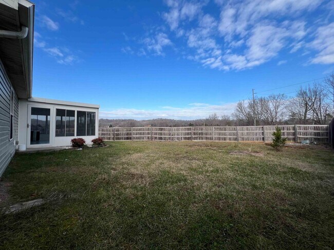 Building Photo - Modern 3BR Home in West Knoxville | Built 2017 | Fenced Yard | 2-Car Garage | Karns Schools