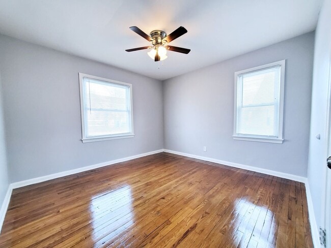 Building Photo - 3 Bed - 2 Full Bath Cape Cod for Rent!