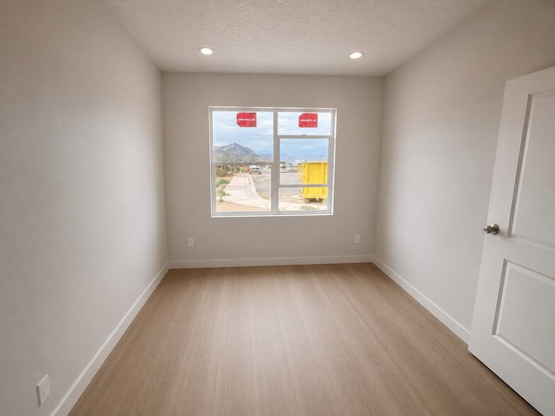 Building Photo - 728 W 580 S