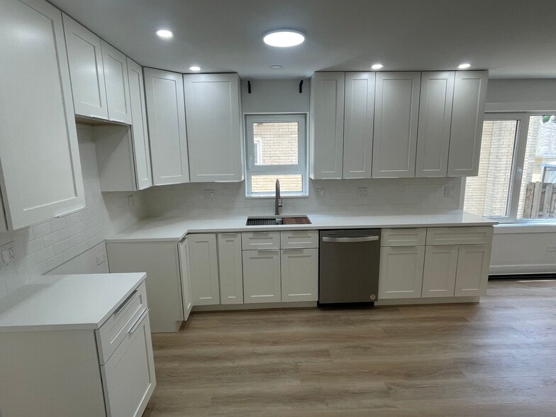 Building Photo - 7854 W Cahill Ter