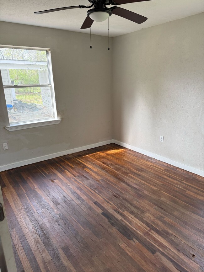 Building Photo - 4833 N State St