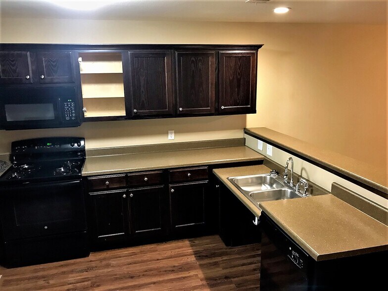 Building Photo - 4220 Castlegate Dr