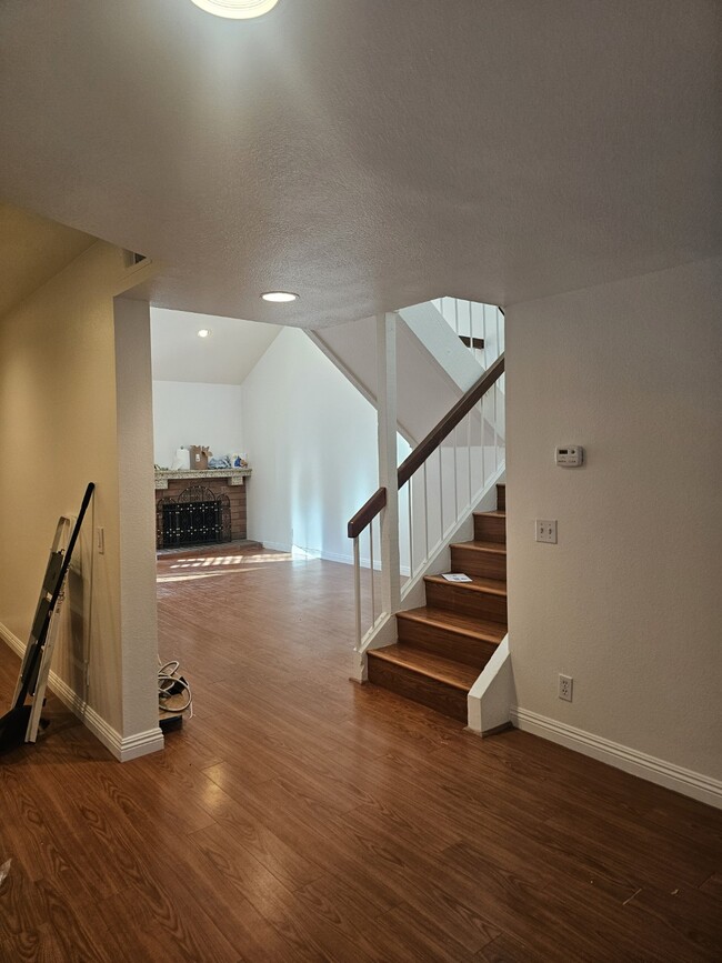 Building Photo - 25 Weepingwood