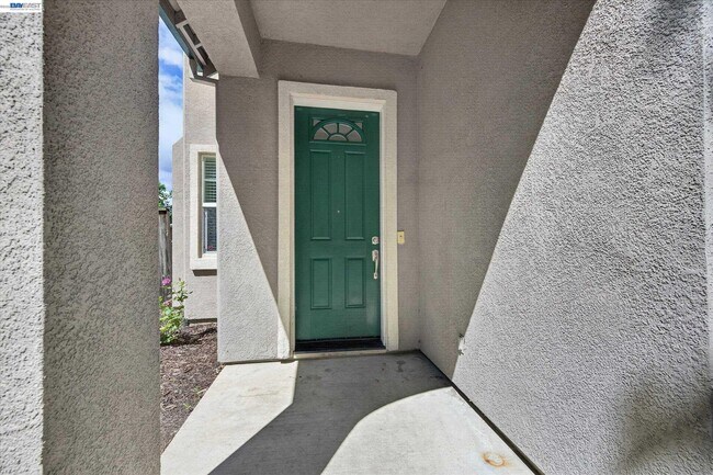 Building Photo - 244 Balsam St