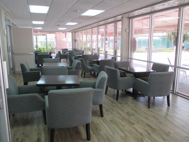 Building Photo - 154 Lake Meryl Dr