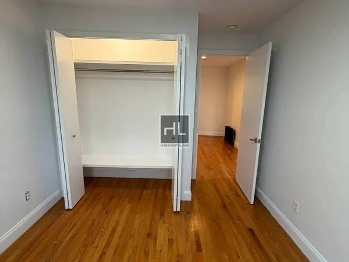 Building Photo - 73 STREET