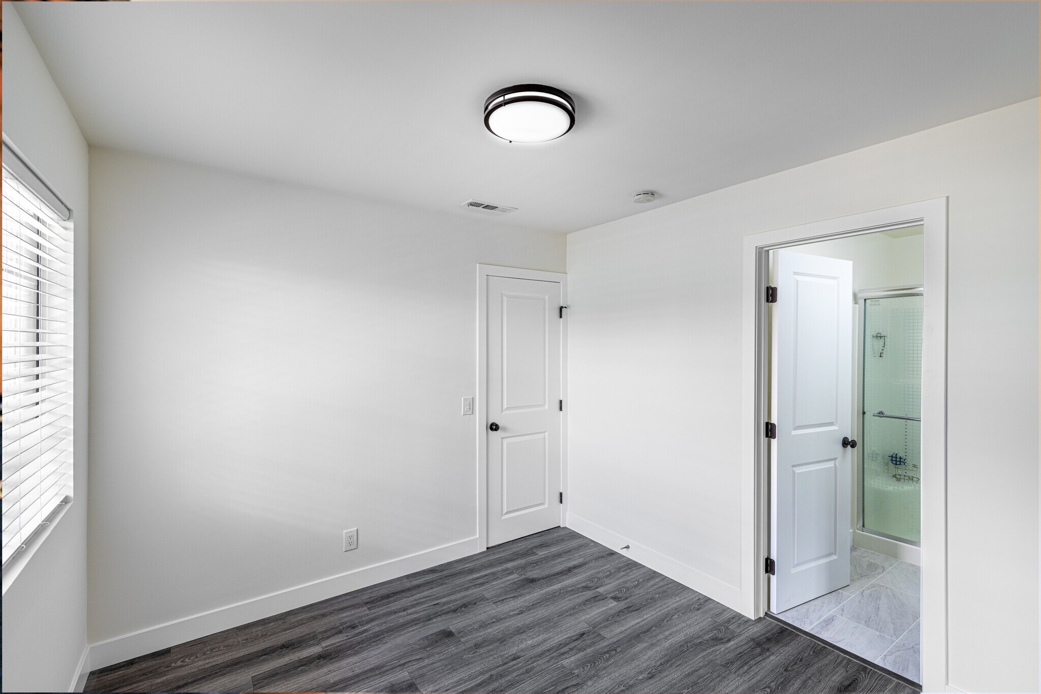 Building Photo - 8143 Hinds Ave