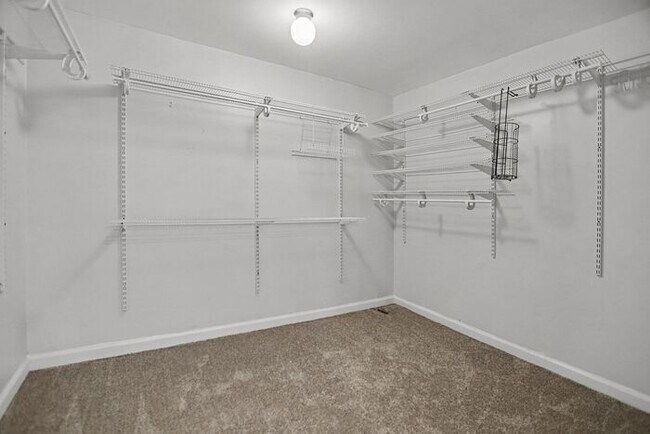 Building Photo - 3BR/2BA Gem Located in Historic West End!