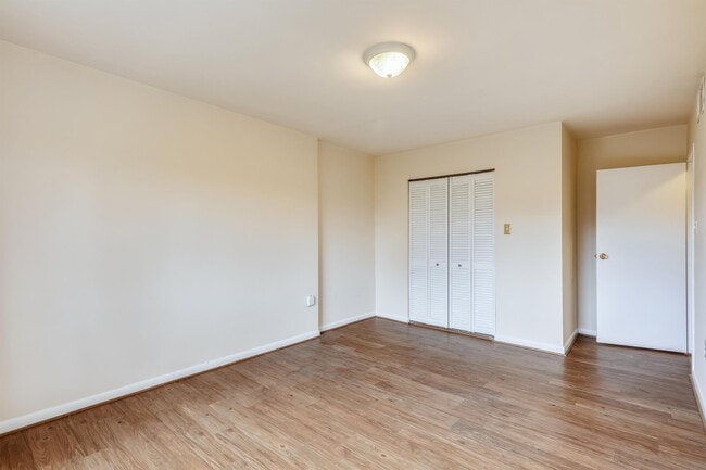 Building Photo - 7611 Maple Ave