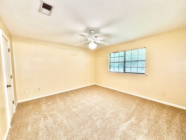 Building Photo - 1323 Tamari Dr