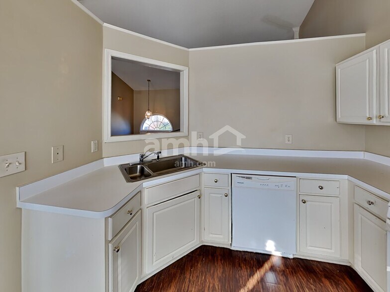 Building Photo - 421 Darter Dr NW