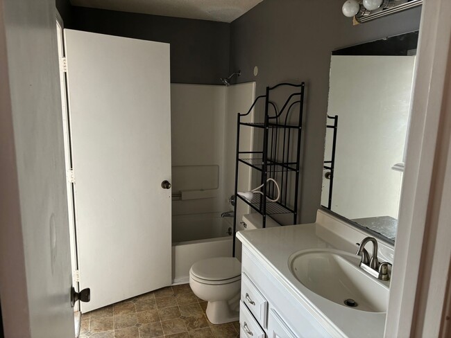 Building Photo - 2 Bedroom 2 Bath condo 2nd floor end unit at Myrtle Greens