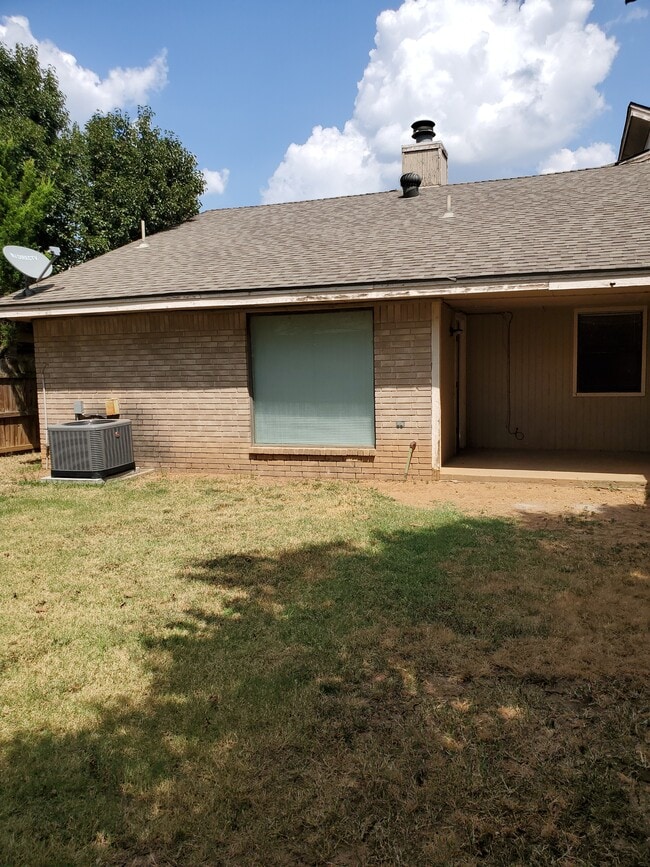 Building Photo - 7907 Debar Cir