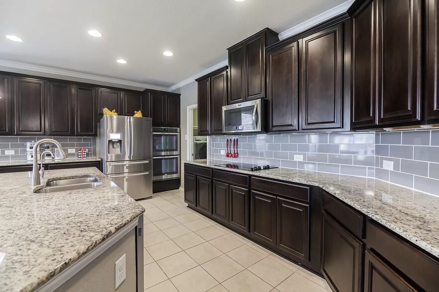 Building Photo - Room in House on Calla Lily Boulevard