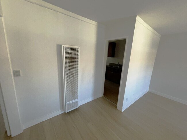 Building Photo - 41 Normandie Ave