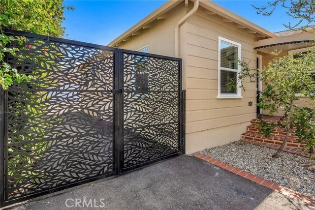 Building Photo - 782 N Almar Ave