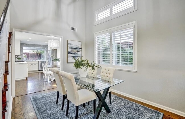 Building Photo - 539 Zenith Ridge Dr