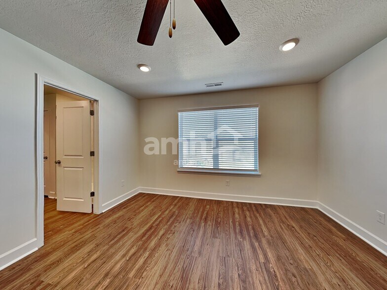 Building Photo - 4449 N Morgan Way