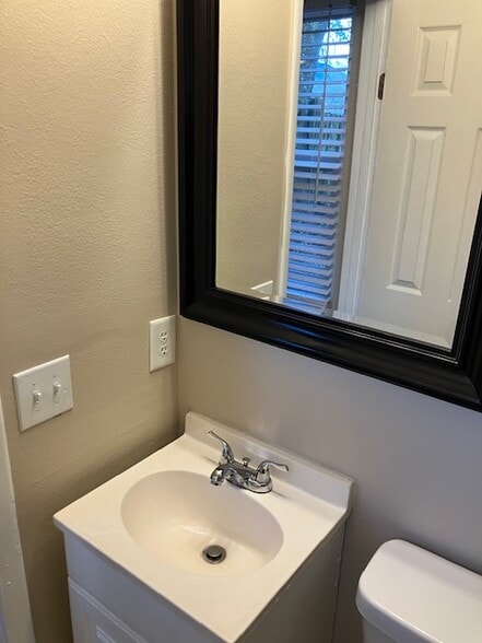 Building Photo - 1492 El Sereno Pl
