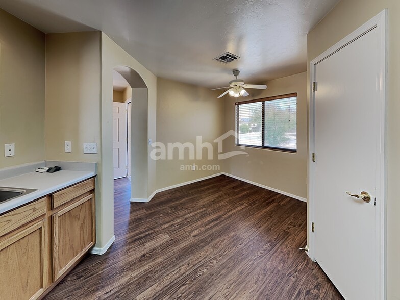 Building Photo - 5556 S Desert Redbud Dr