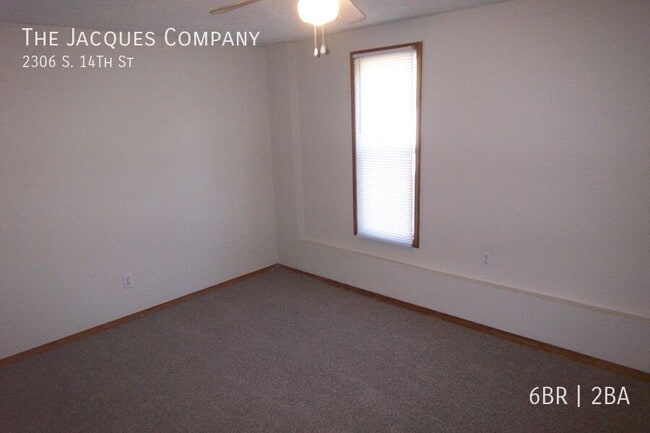 Building Photo - 2306 S 14th St