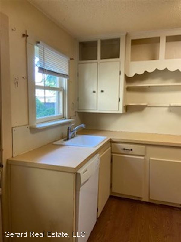 Building Photo - 342 College Dr