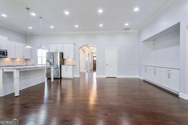 Building Photo - 330 La Perla Dr