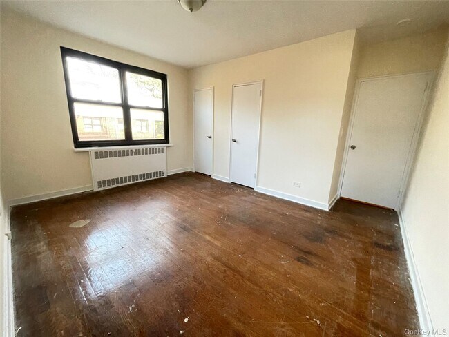 Building Photo - 141 E Hartsdale Ave