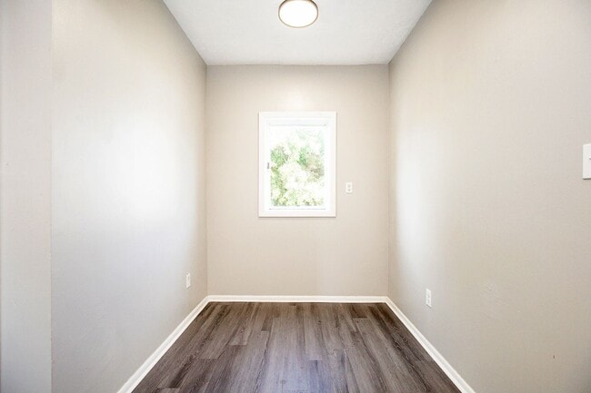 Building Photo - 3 BED 1 BATH BEAUTIFUL SINGLE HOME!