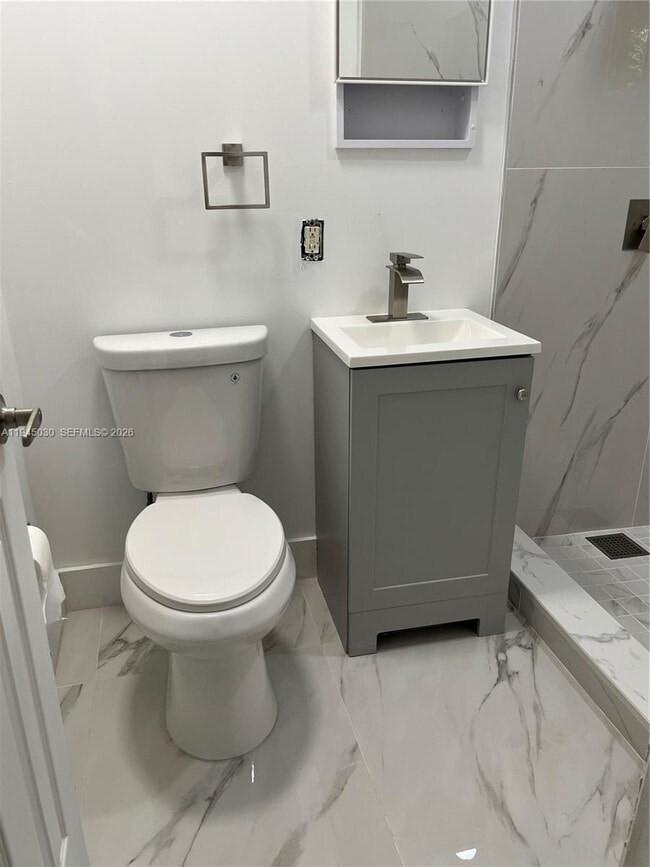 Building Photo - 1014 Salzedo St